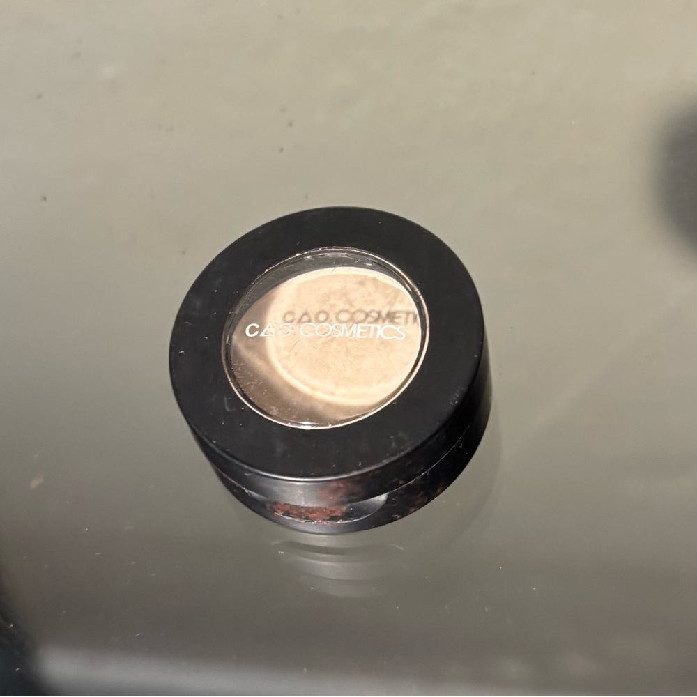 CAO cosmetics Eyeshadow in CHIC color